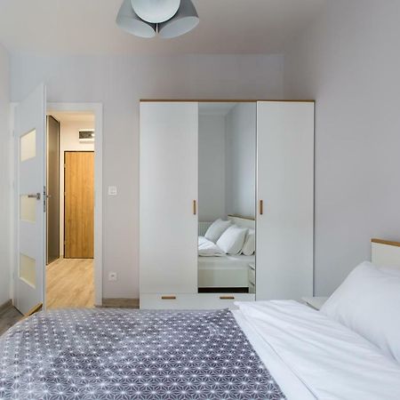 Luksusowy Apartament Przy Targach Познан Екстериор снимка