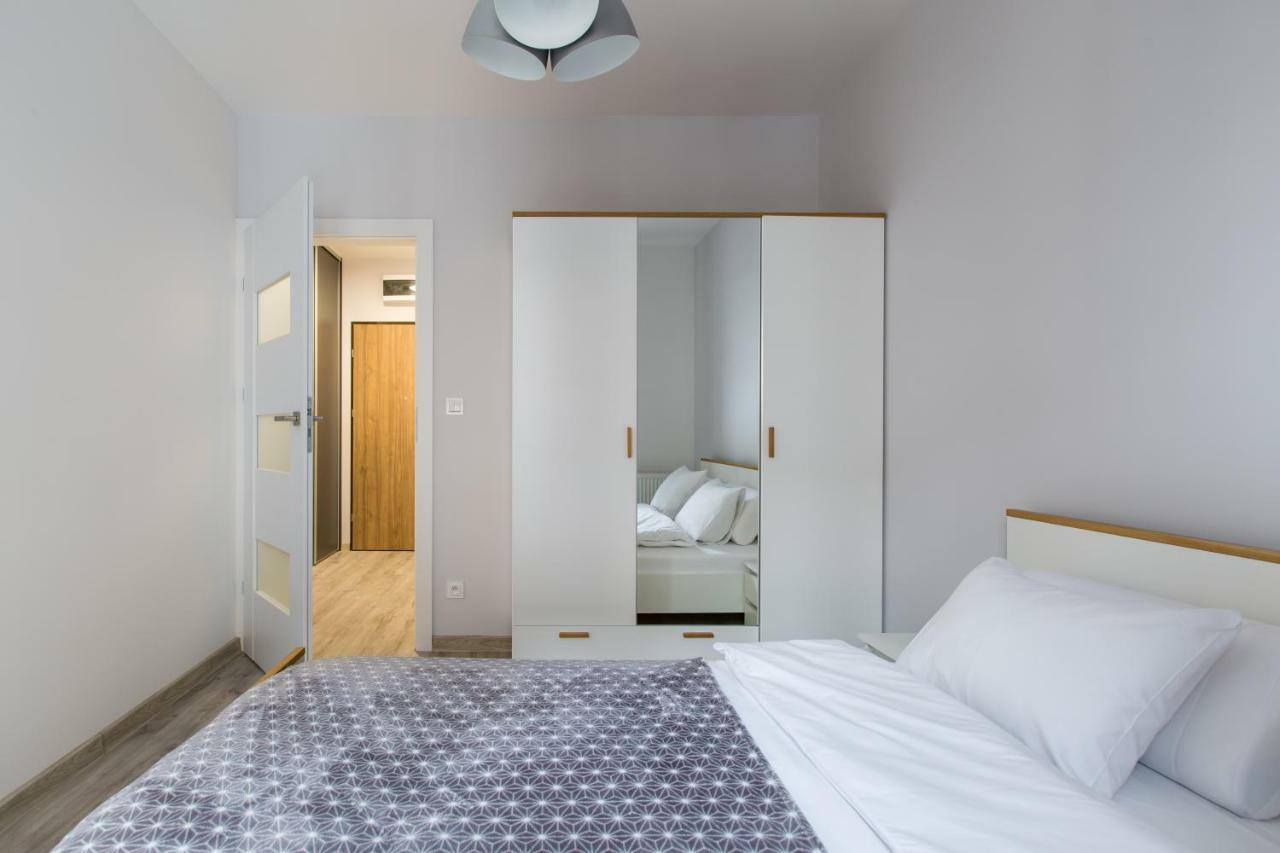 Luksusowy Apartament Przy Targach Познан Екстериор снимка